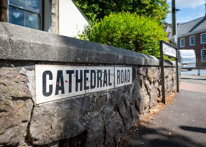 Prime Location Cardiff Pontcanna Modern 2 Bedroom Apartment With Privat Parking